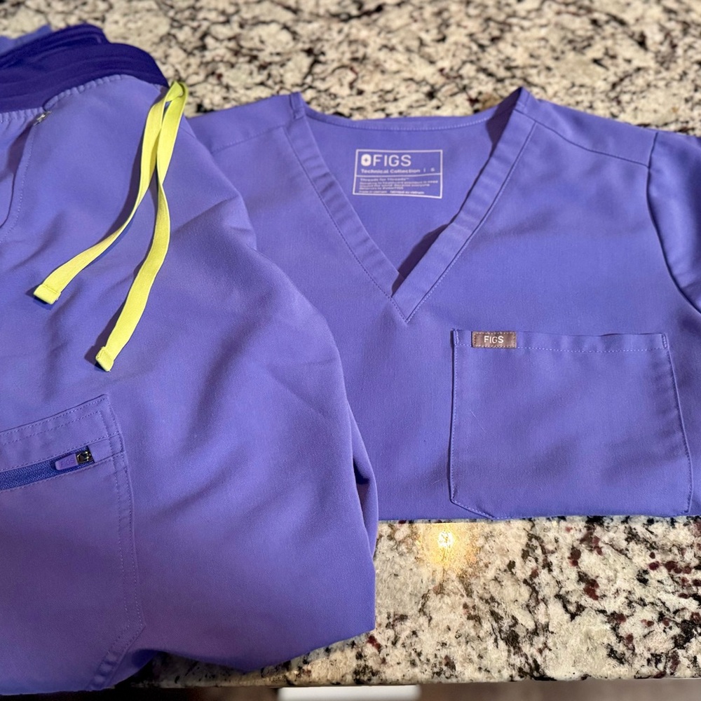 Figs limited edition blueberry scrub set
